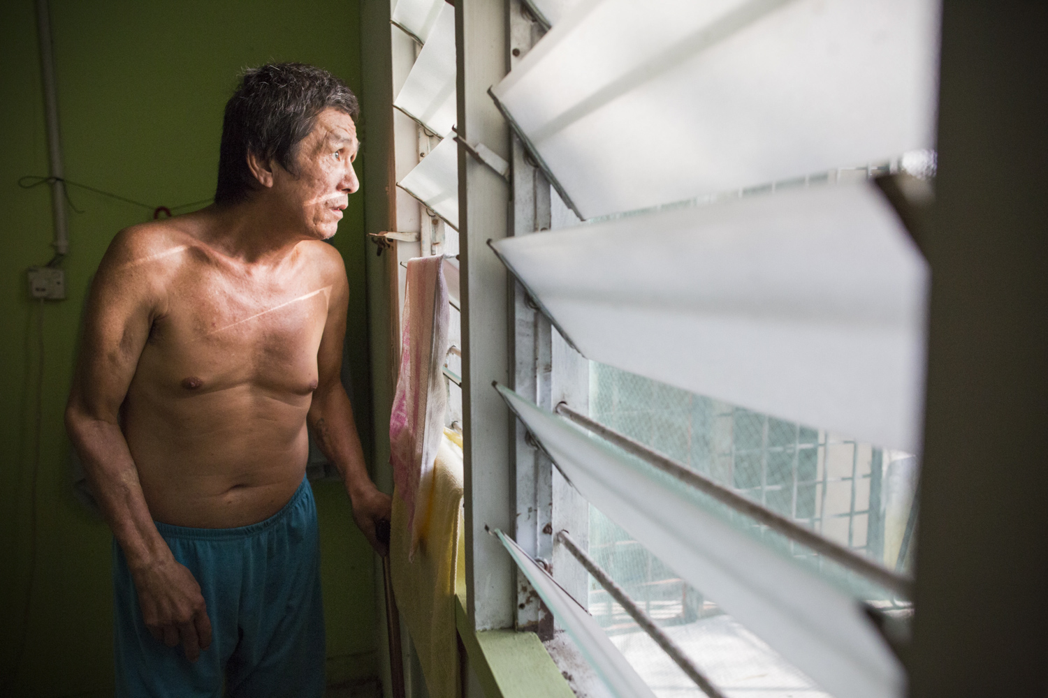 52 year-old Mr Guo has spent 5 years living at PLC. When he first learned that he contracted HIV, he left his wife and 7 year-old son to move elsewhere, fearing rejection from his family. It has been 12 years since he first left home, but he hasn’t yet mustered the courage to face his family. He thinks of them often.